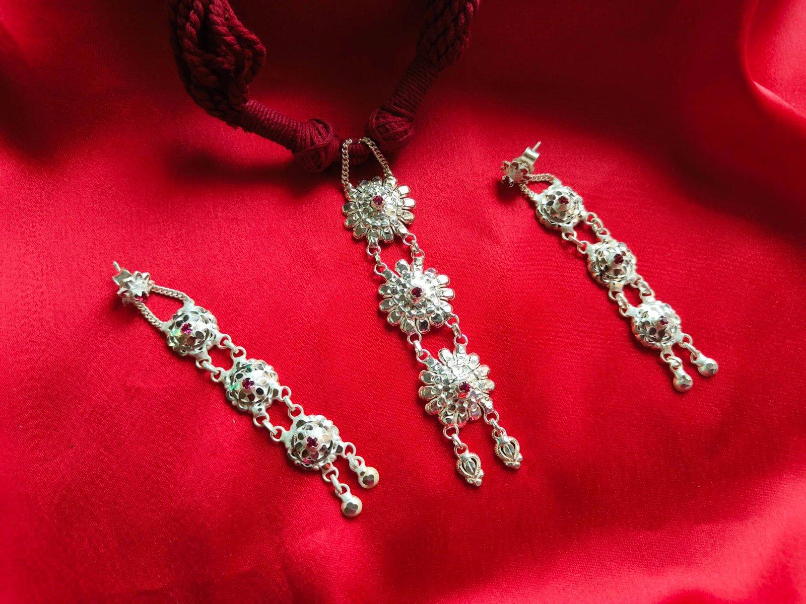 Alsobia Pendant with Earring Set view 2