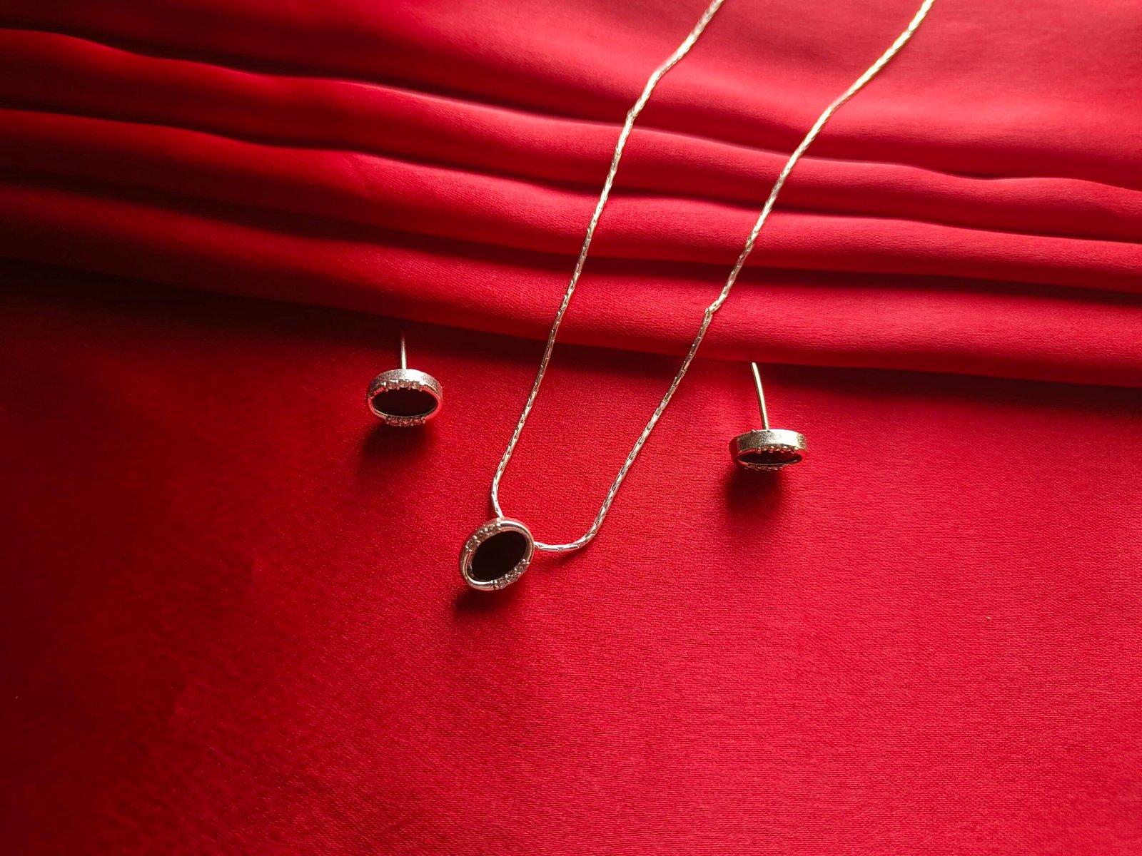 Amelie Pendant Earrings Set view 2