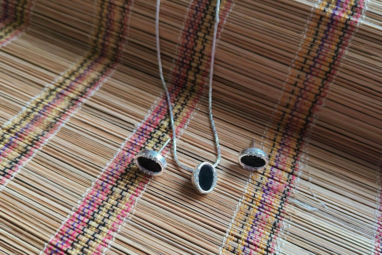 Amelie Pendant Earrings Set view 3