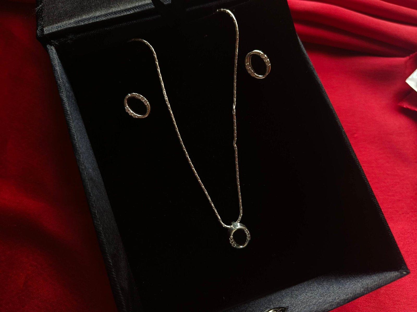 Amelie Pendant Earrings Set view 4