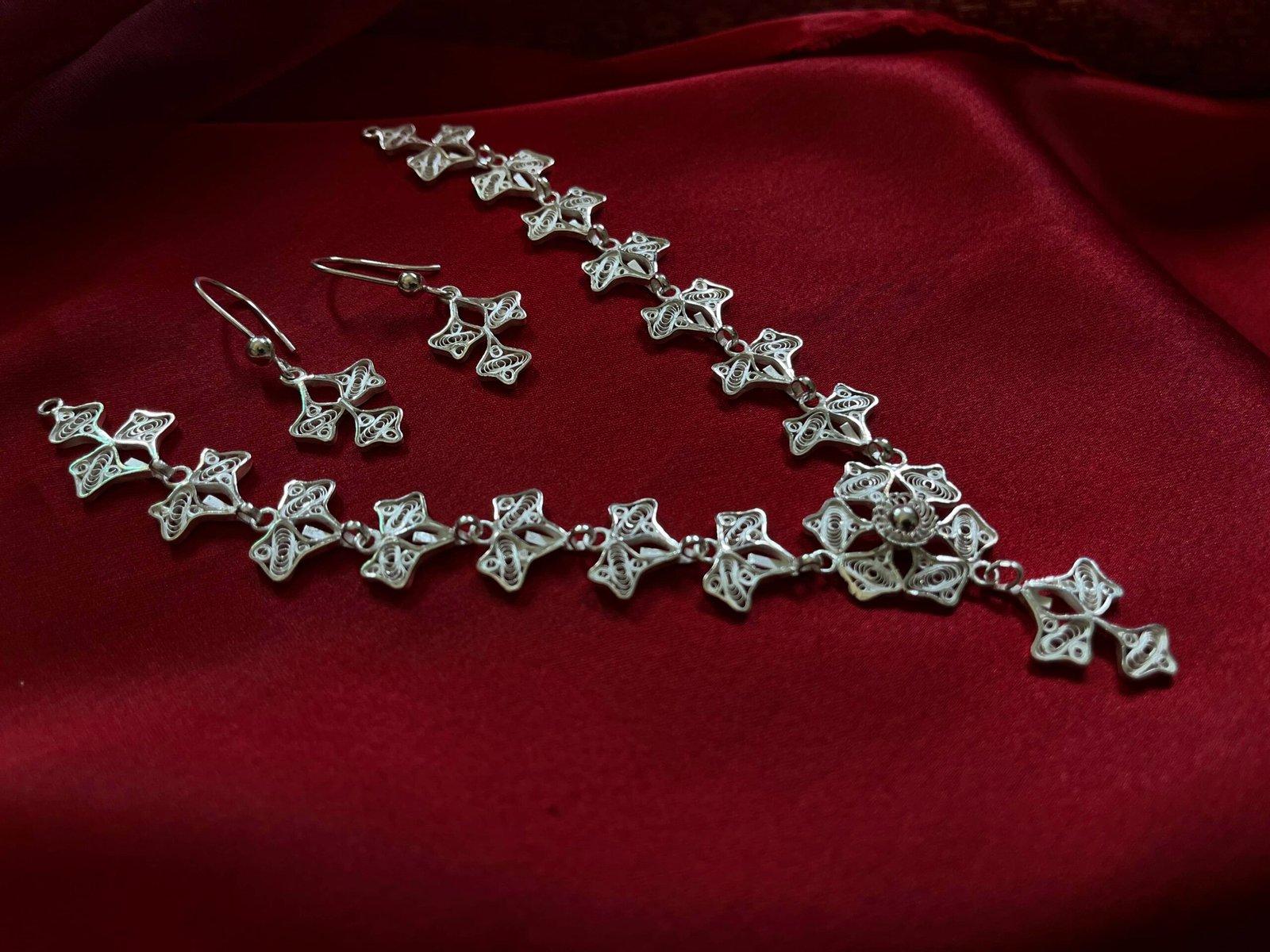 Amodini Filigree Jewellery Set view 2