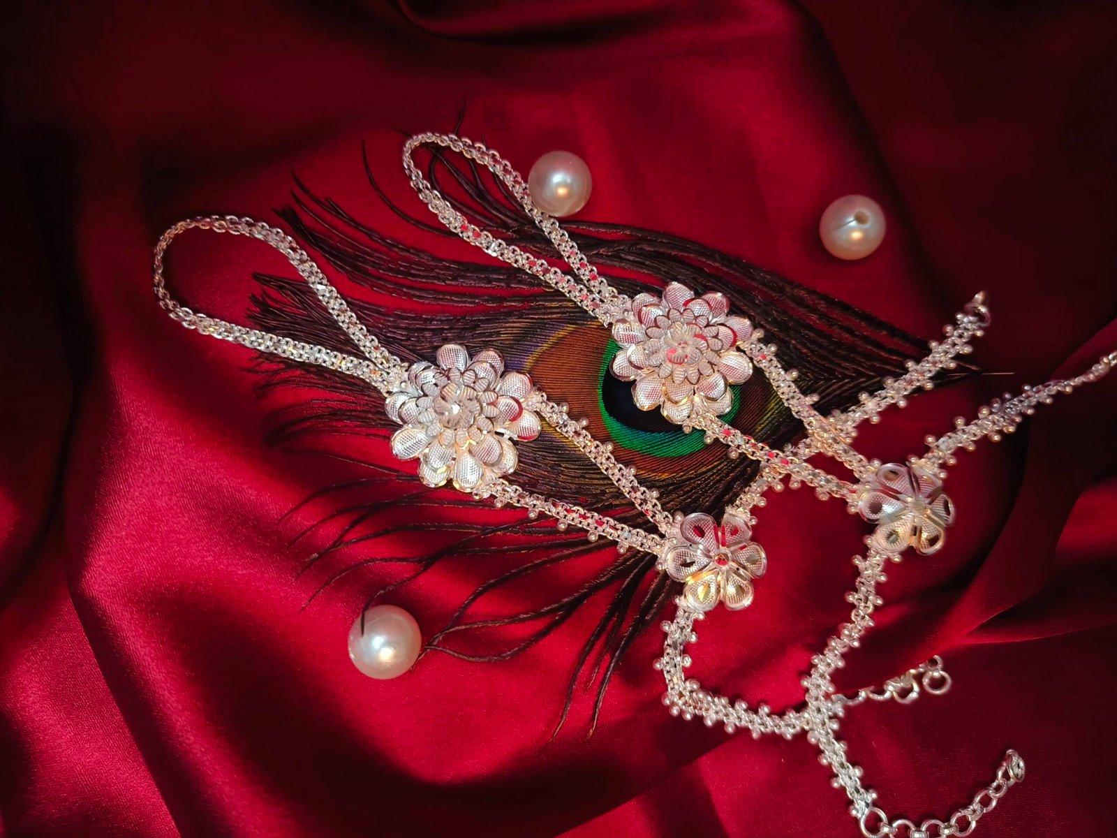 Anuradha Ratan Chur / Bracelet with finger ring view 3