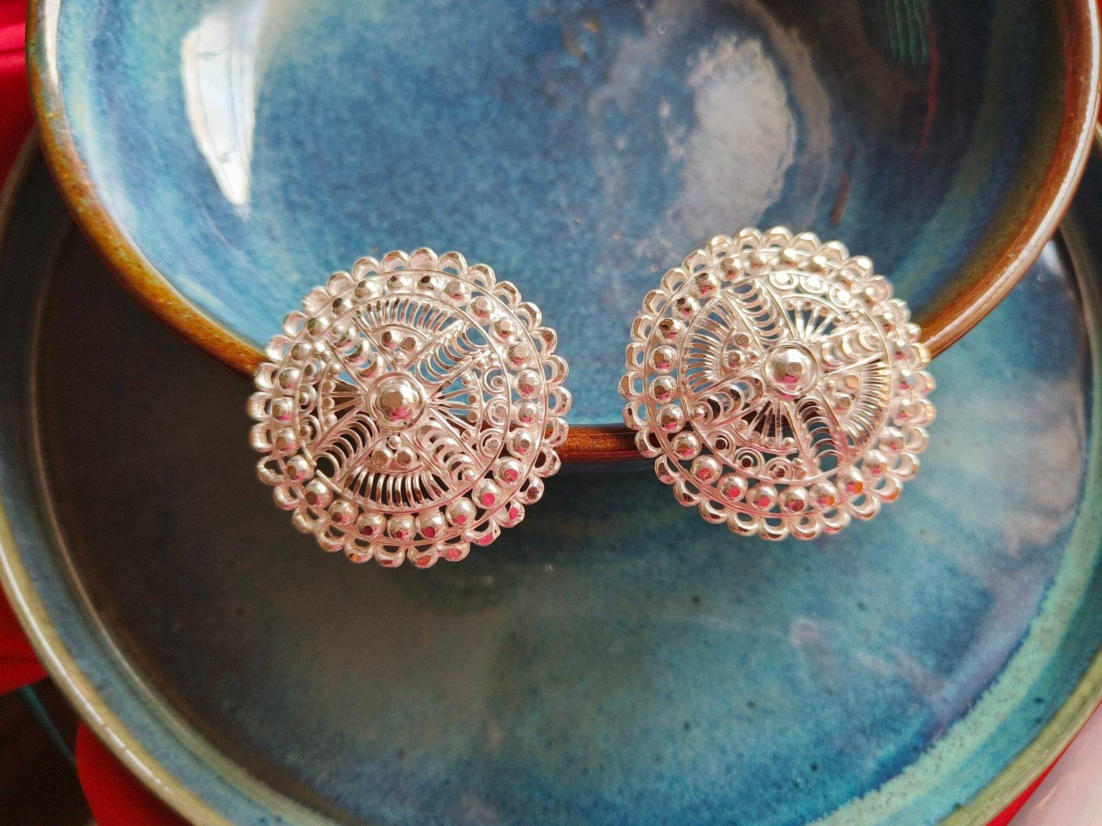 Binodini Kanpasha / Top / Stud / Earring / Kaanpasha view 2