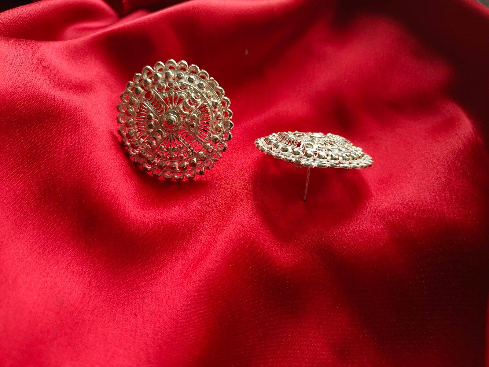 Binodini Kanpasha / Top / Stud / Earring / Kaanpasha view 3