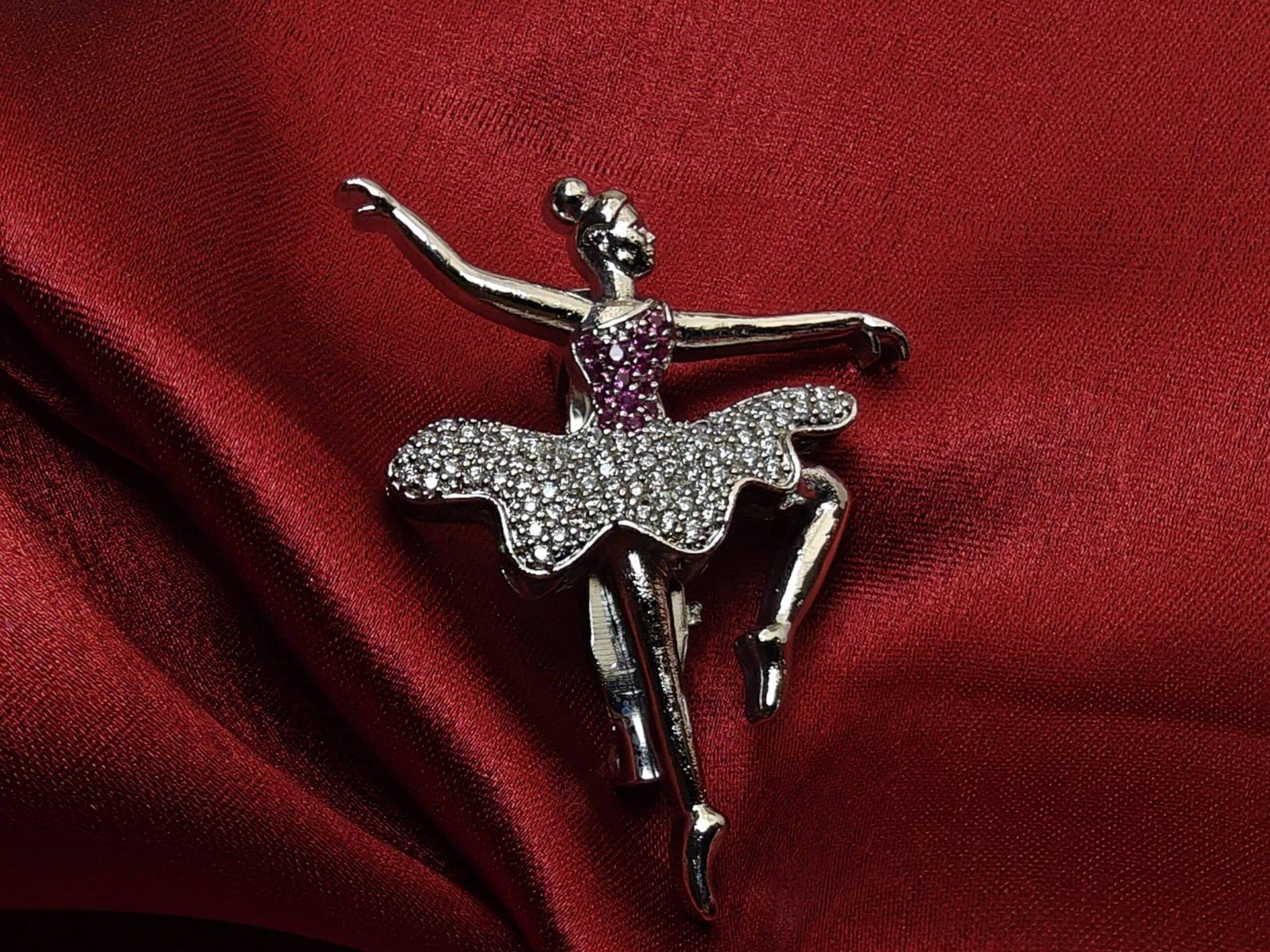 Coatpin Dancing girl view 2