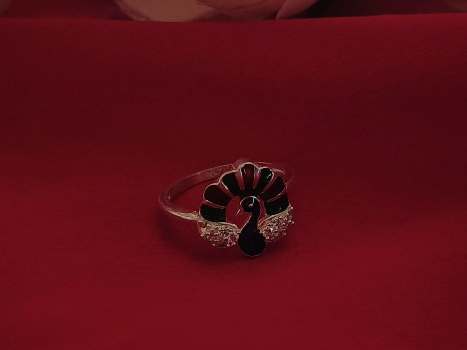 Dancing Peacock Finger Ring