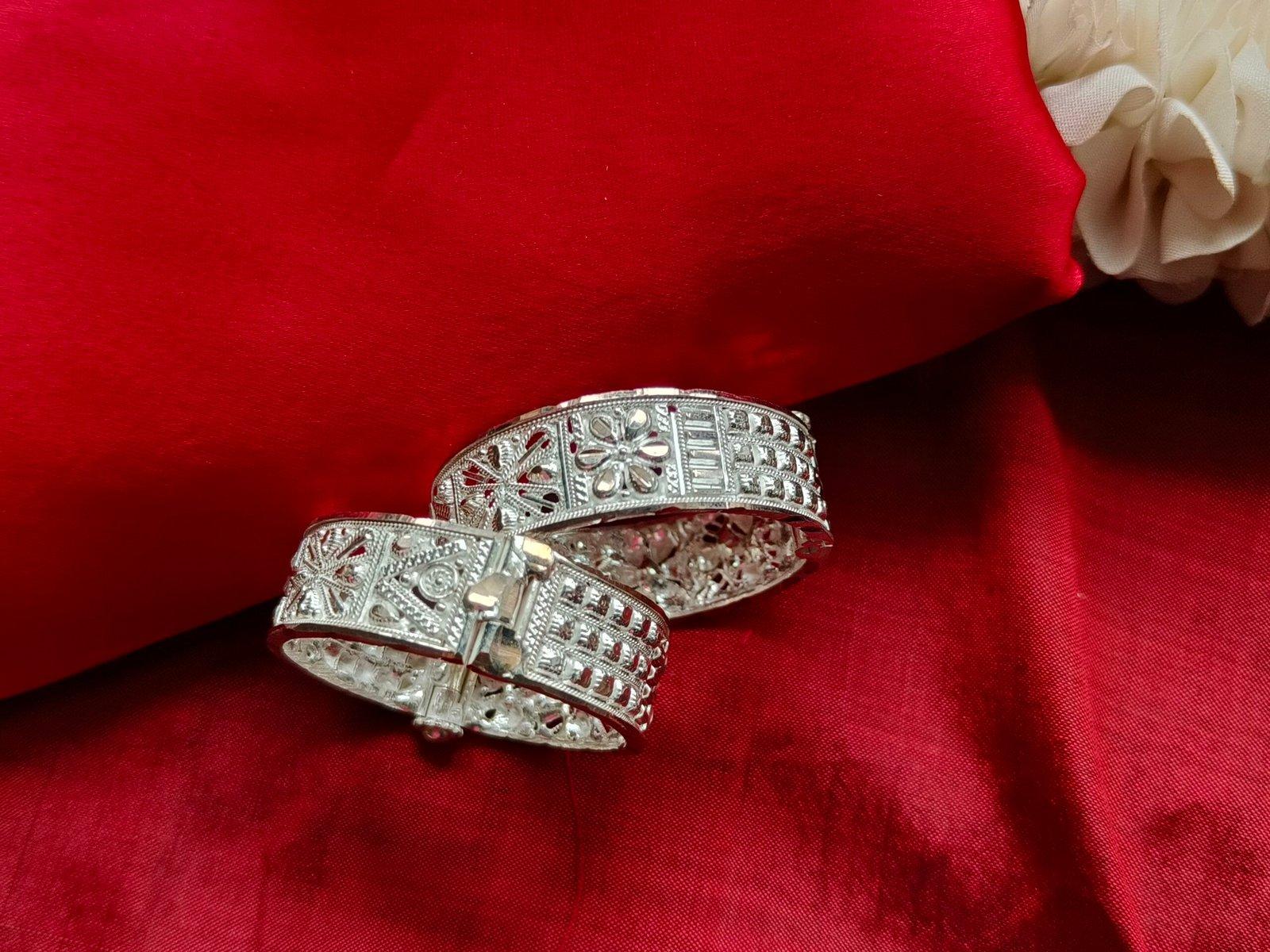 Devi Chur / Bangle for Idol view 2