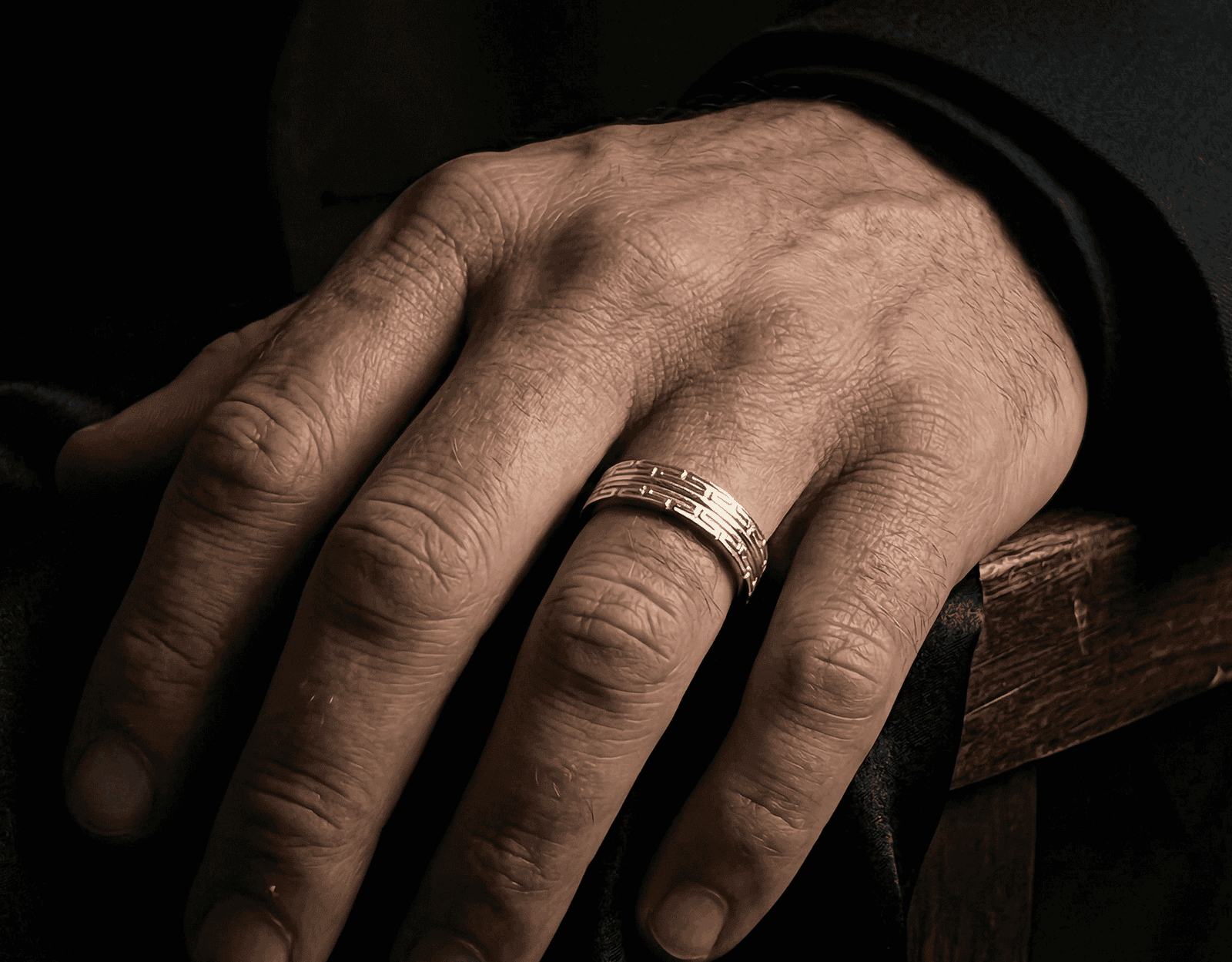 Dusk Signet Finger Ring view 4