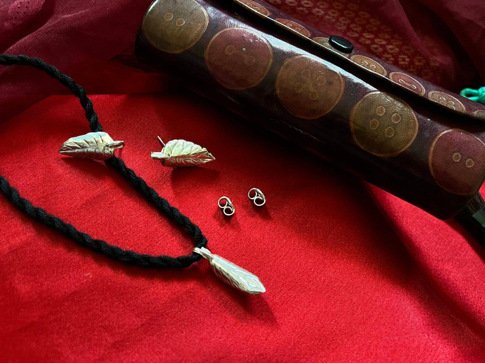 Elegant Spring Fall Twisted leaf set