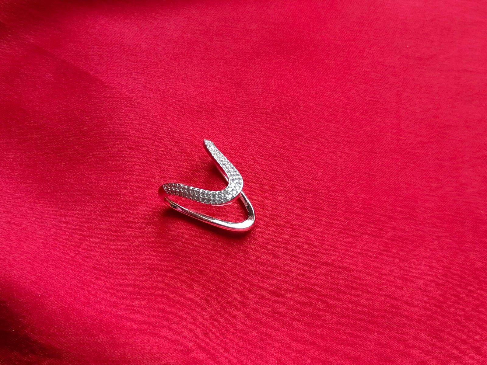 Ellie V Shape Finger Ring view 4