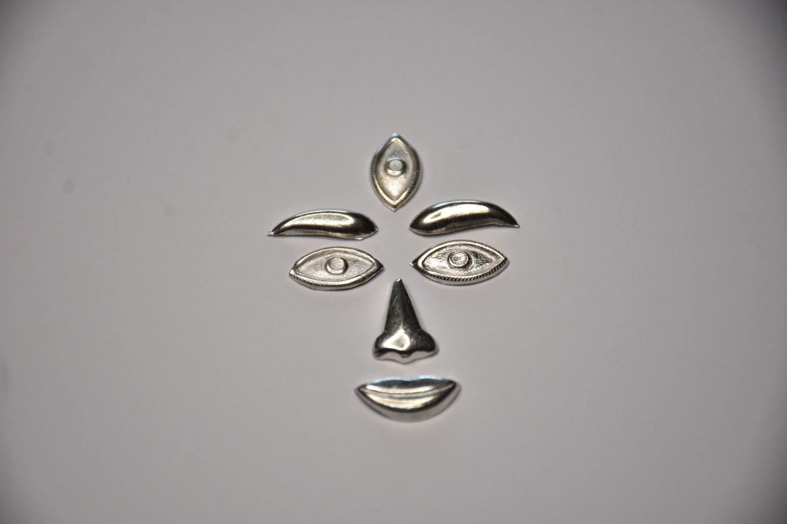 Eyes nose lips set small