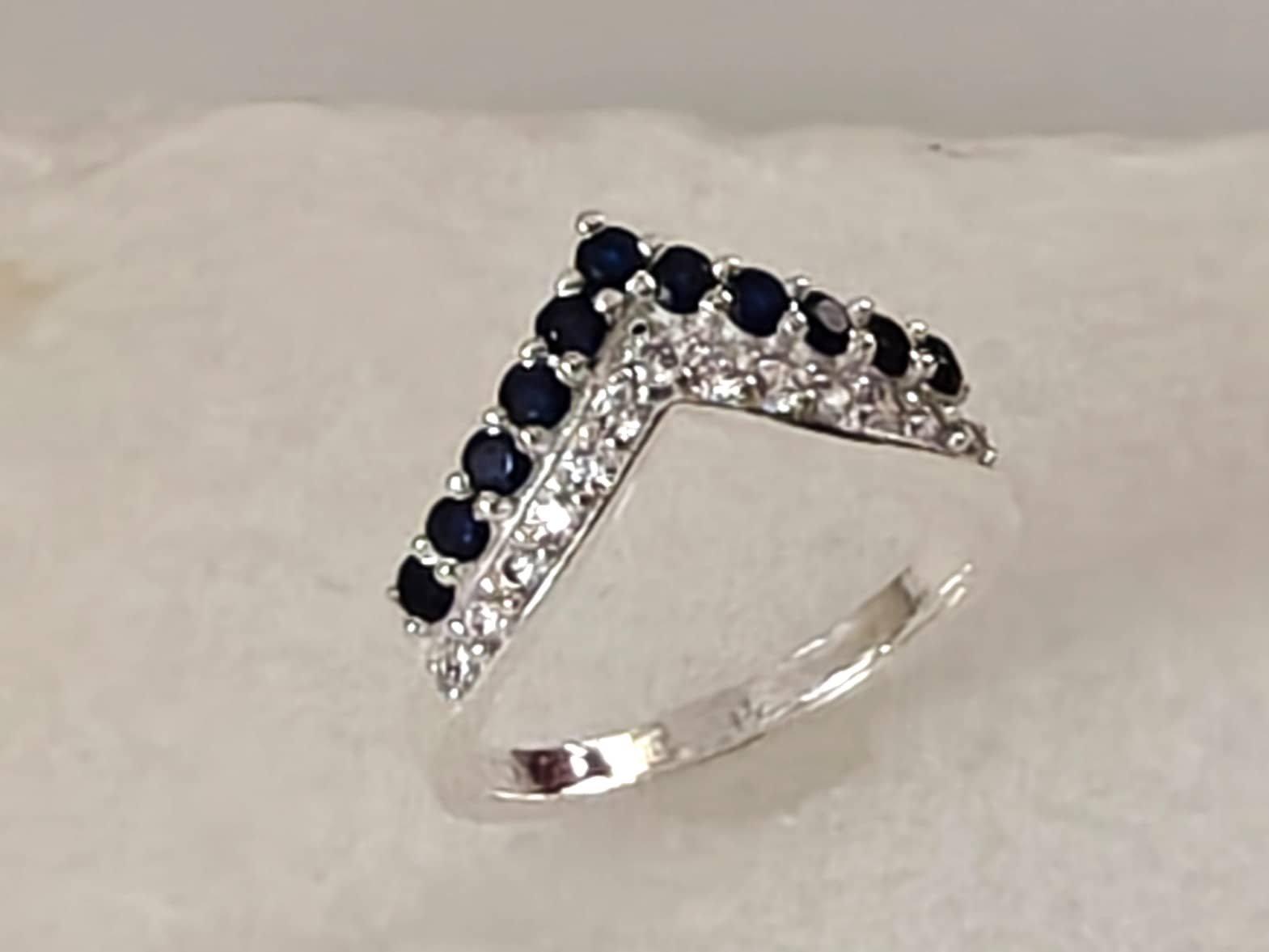 Finger ring Anondi view 2