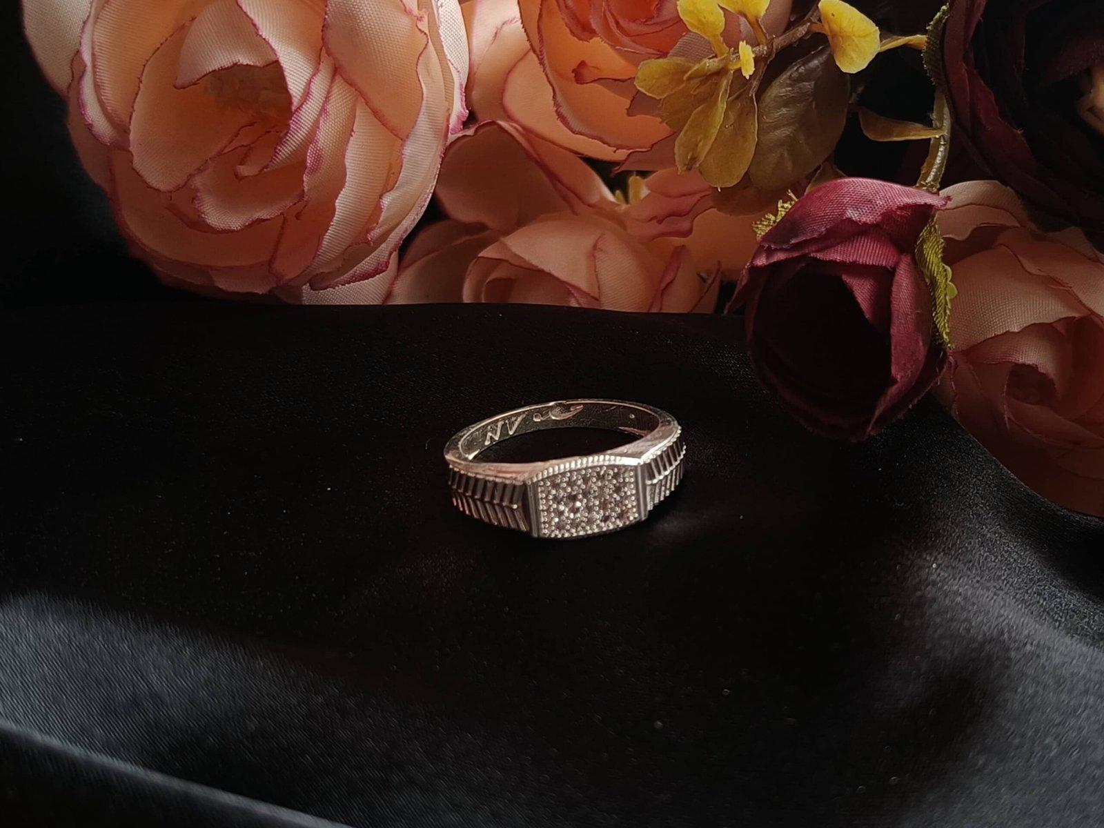 Finger Ring Orbit One