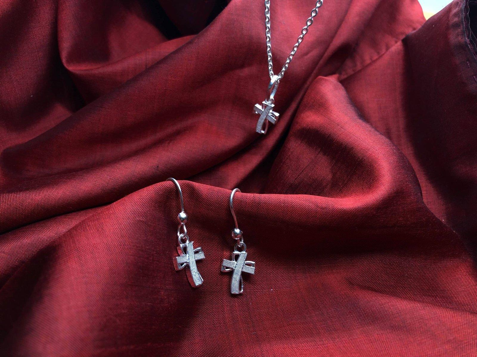 Gahenaz Silver Cross Pendant with Earring Set