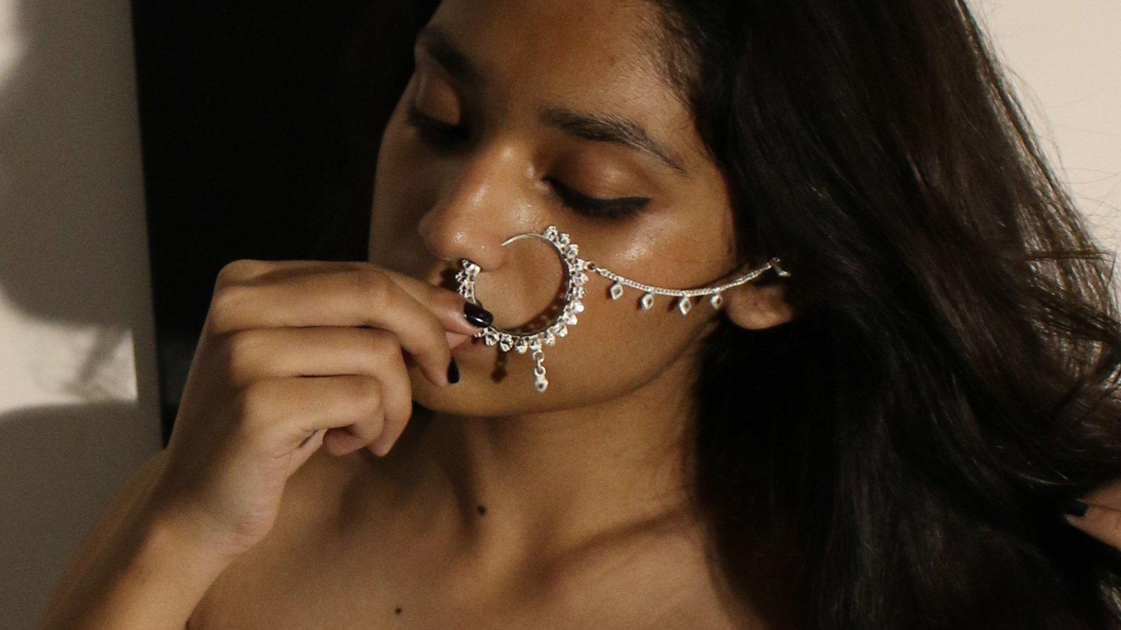Gahenaz Silver Mrinalini Noth/Nose Ring with Chain view 2