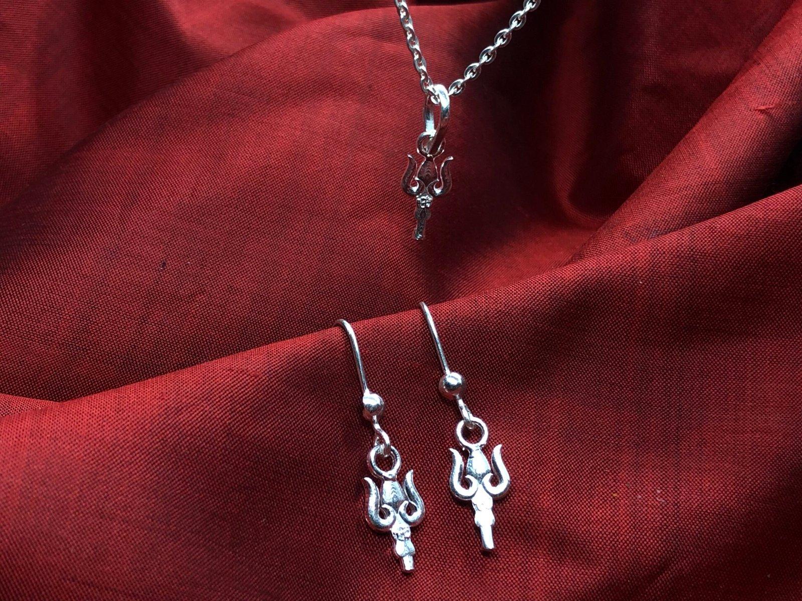Gahenaz Silver Trishul Pendant with Earring Set