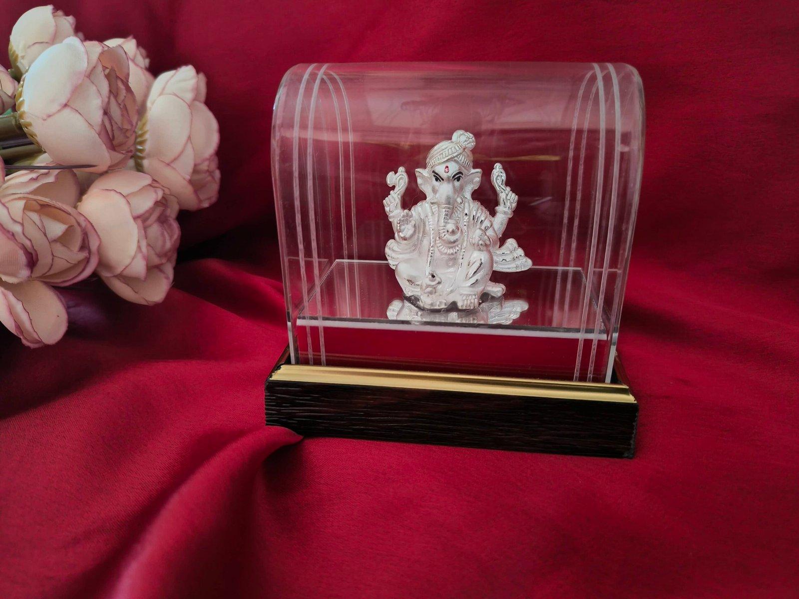 Ganesh / Ganapati / Siddhivinayak with Pagri view 2