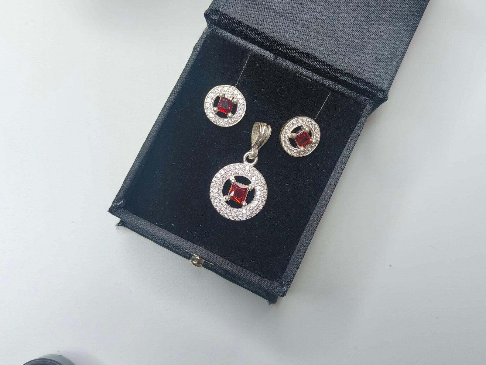 Jesica pendant Earrings Set view 4