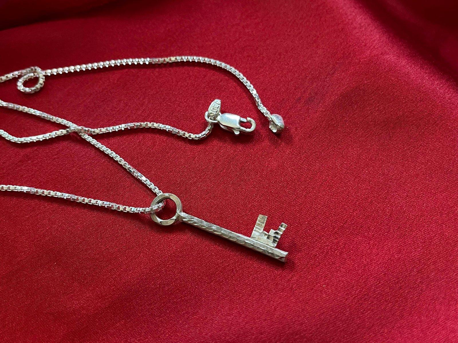 Key Pendant with chain view 4