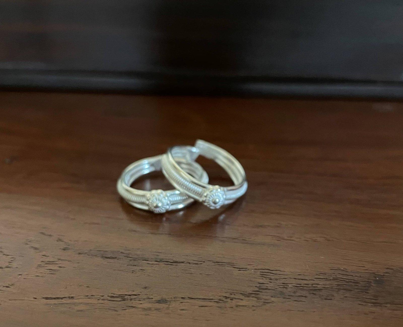 Kudi/Flower Toe Ring view 3