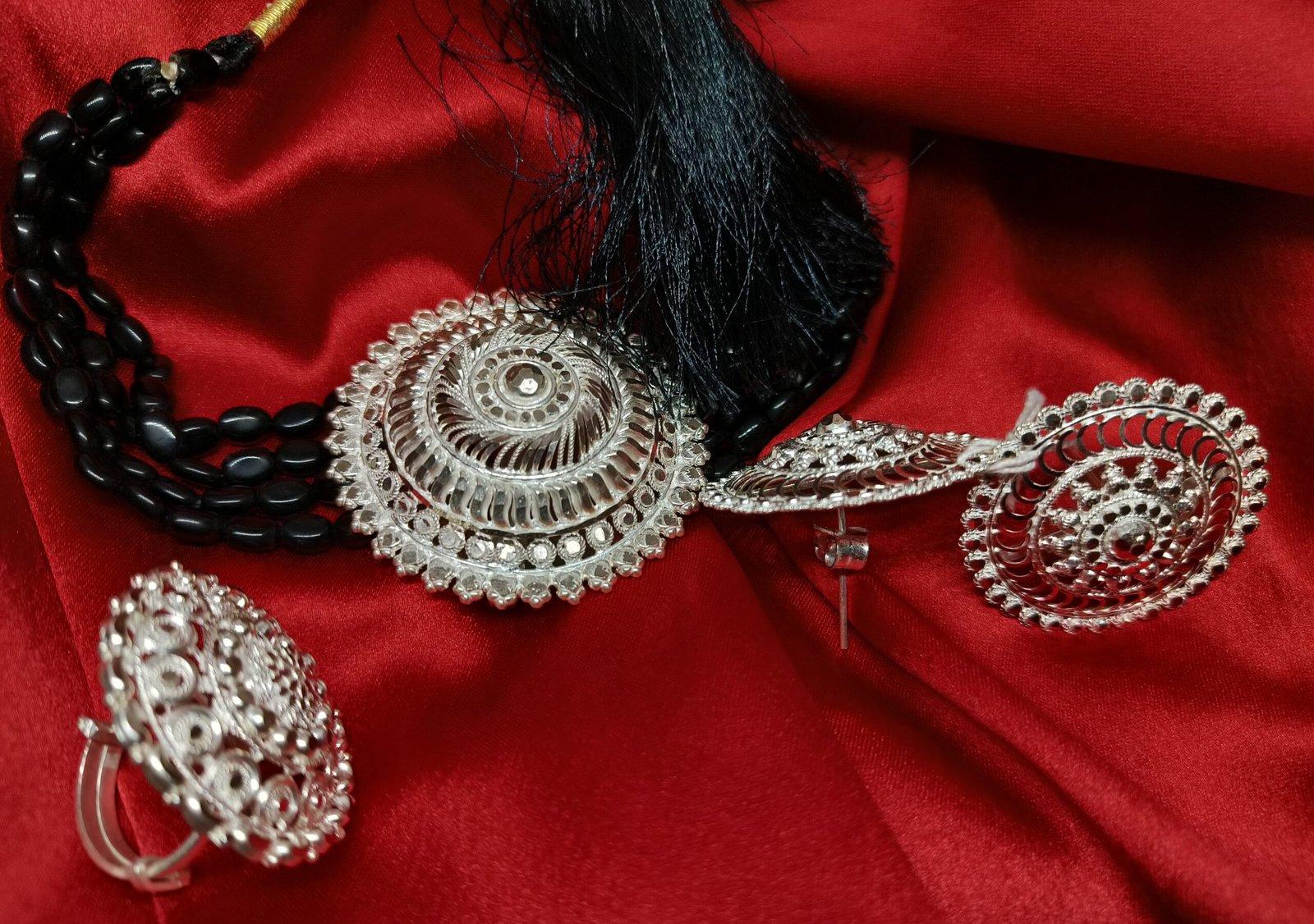 Mrinmayee Choker Necklace/Chik view 3