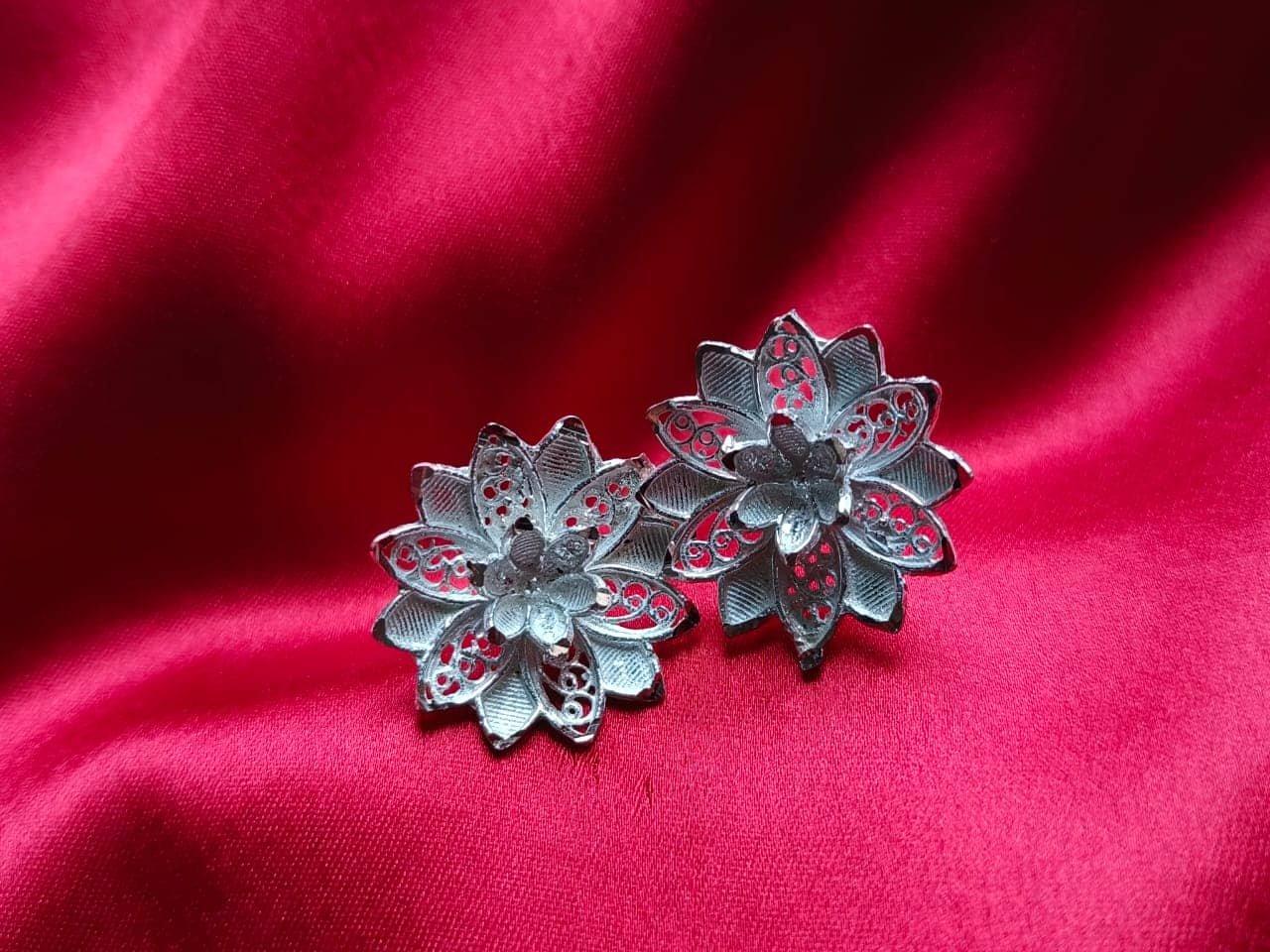 Mrinmoyee Kan Pasha / Top / Stud / Earring / Kaanpasha
