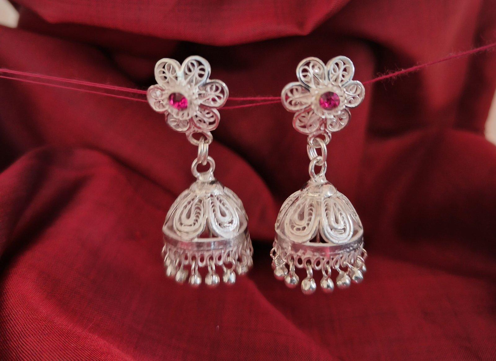 Parineeta filigree Jhumka
