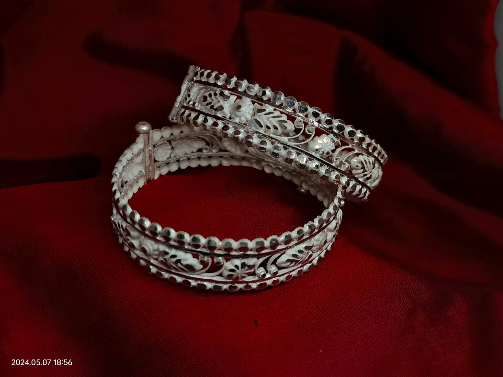 Pata Bahari Chur / Traditional Bangles for Women and Girls 2.8 view 3