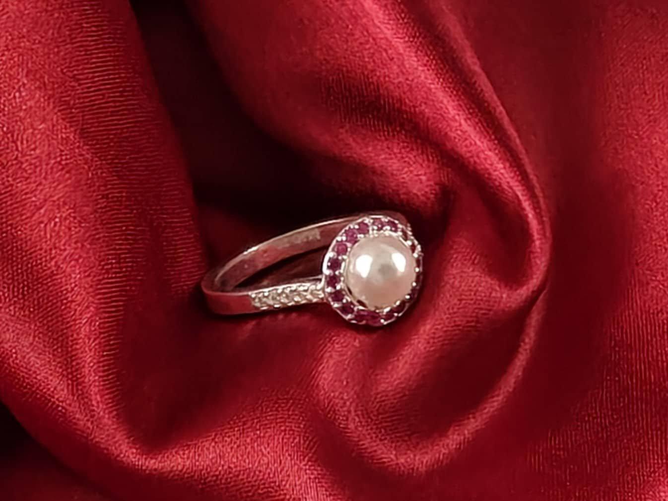 Pearl Finger Ring Pansy view 3