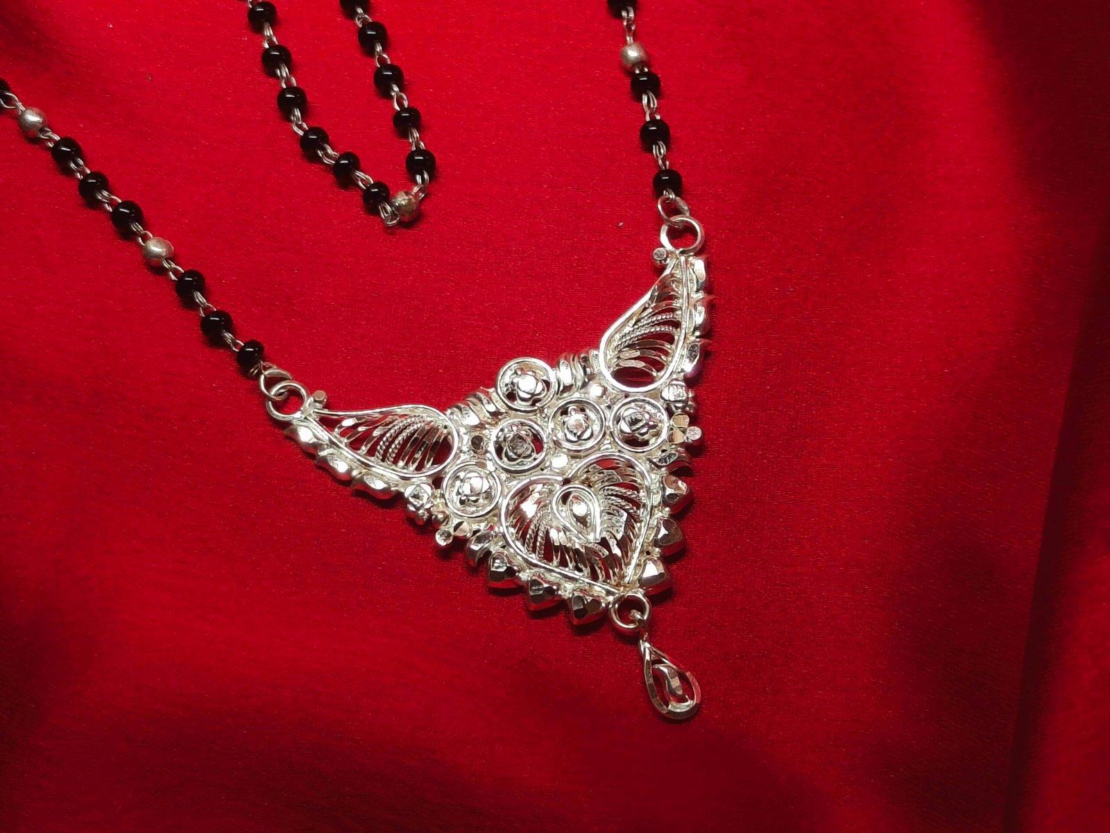 Purva Mangalsutra