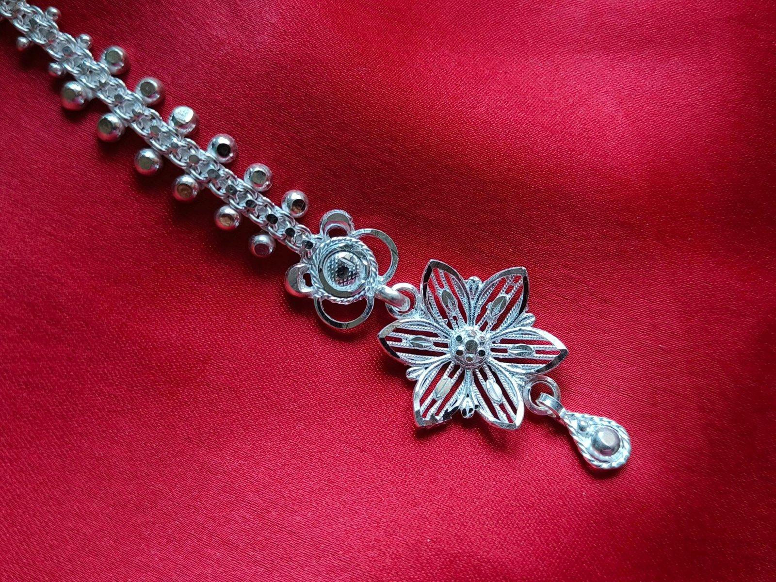 Pushya Maang tika/Tikli