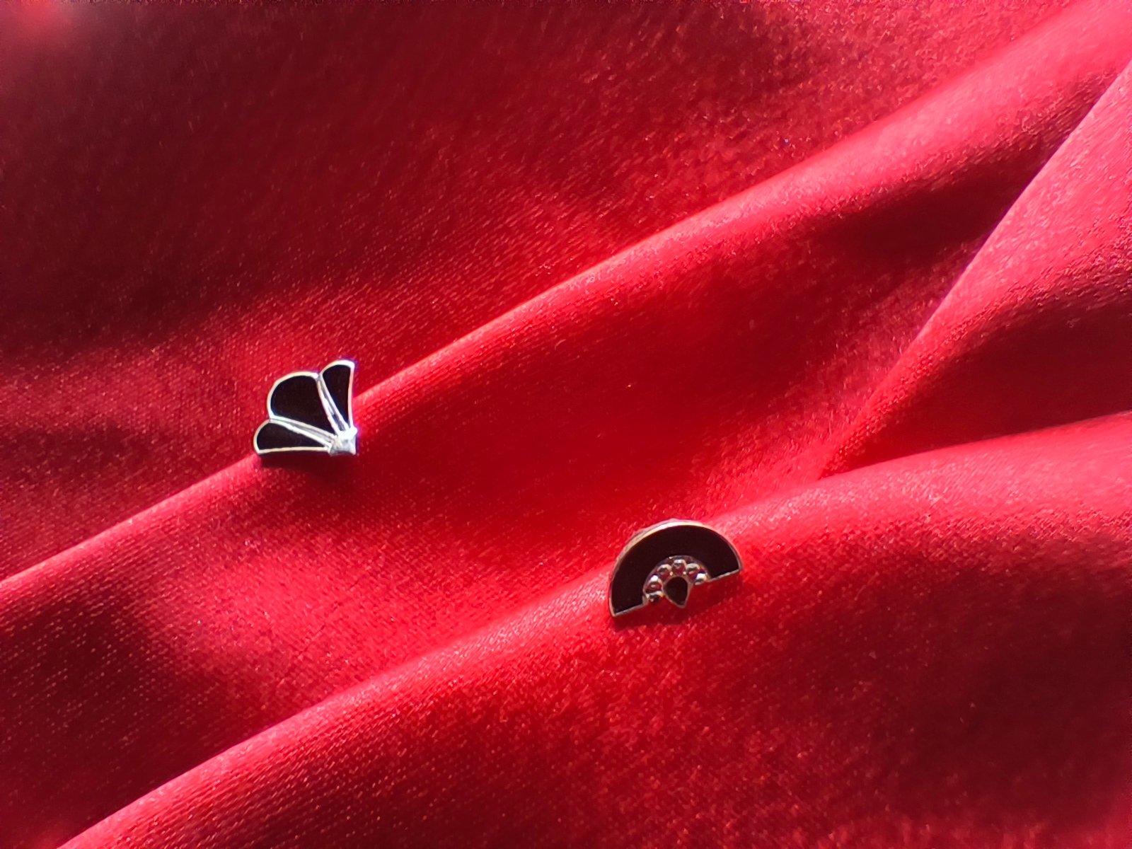 Rajni Nose Pin view 2