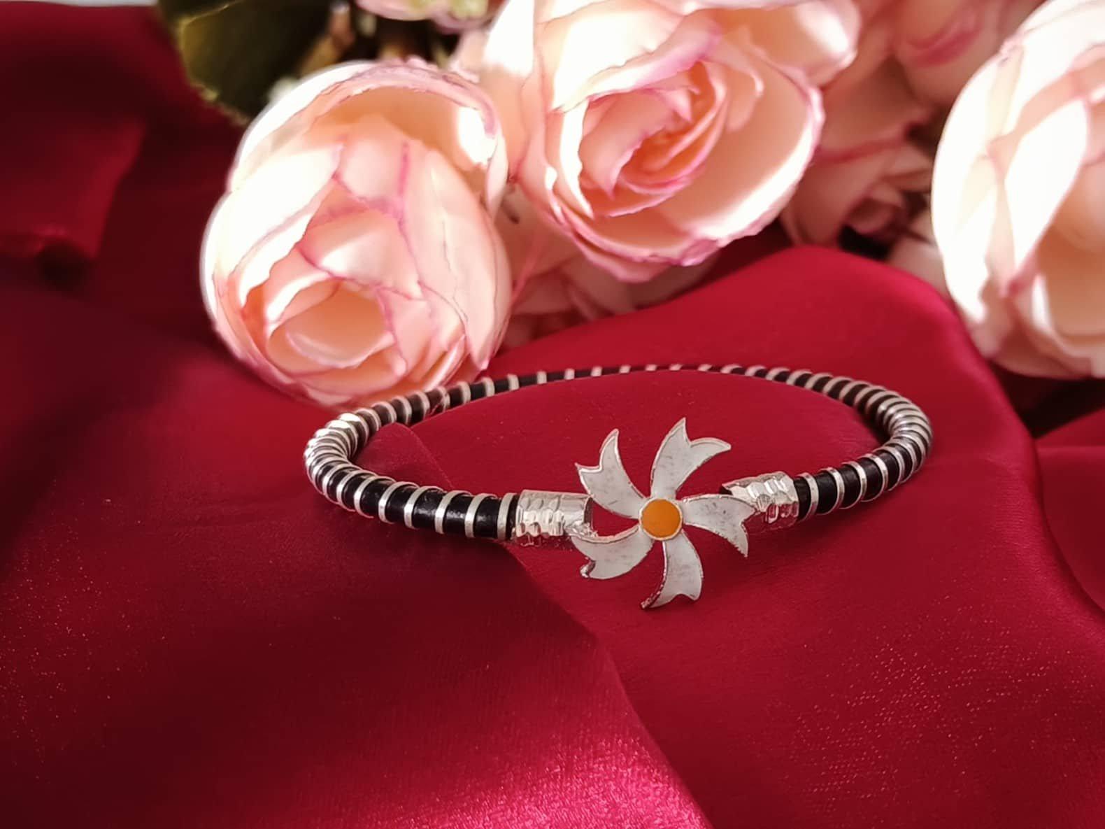 Shiuli Loha / Noa / Iron Bangle 2.2 view 2