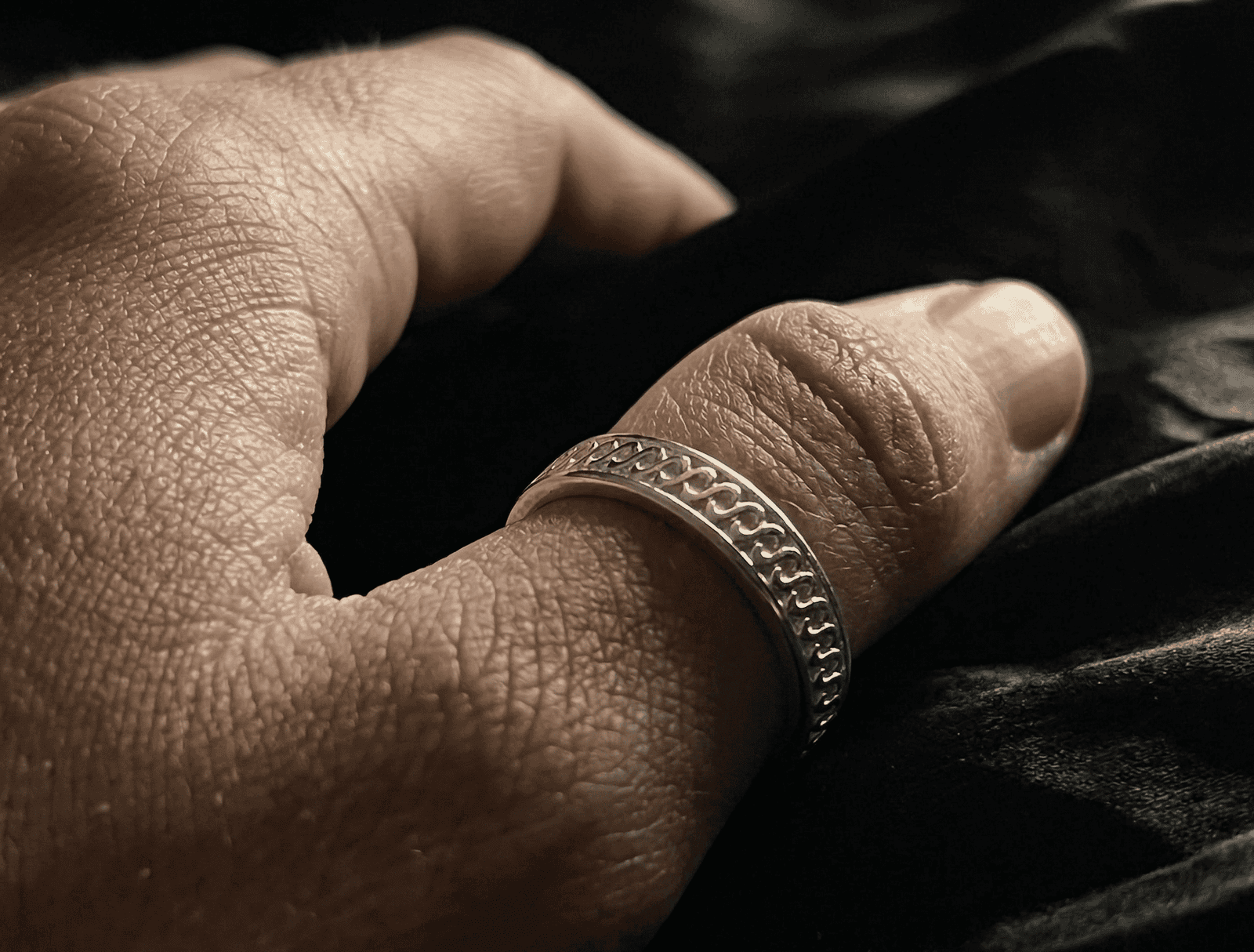 Silvan Edge Finger Ring /Thumb Ring view 2