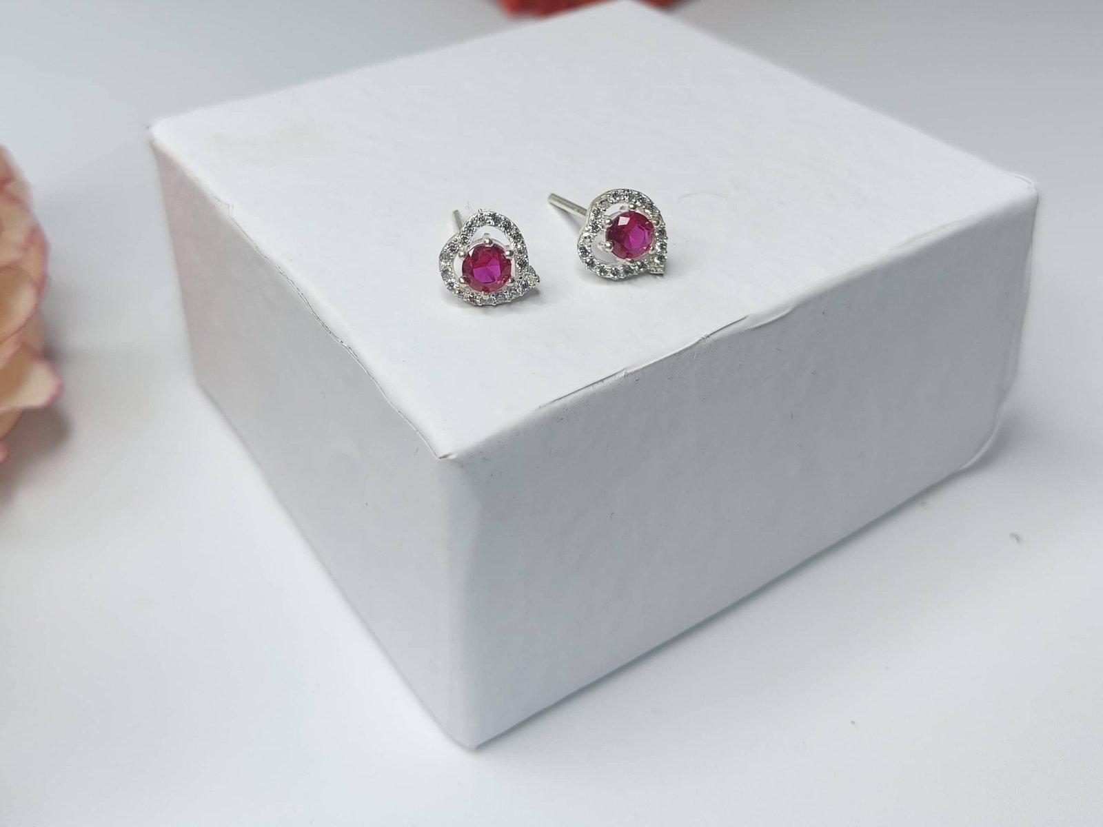 Stone Stud / Ear Top Ada view 3