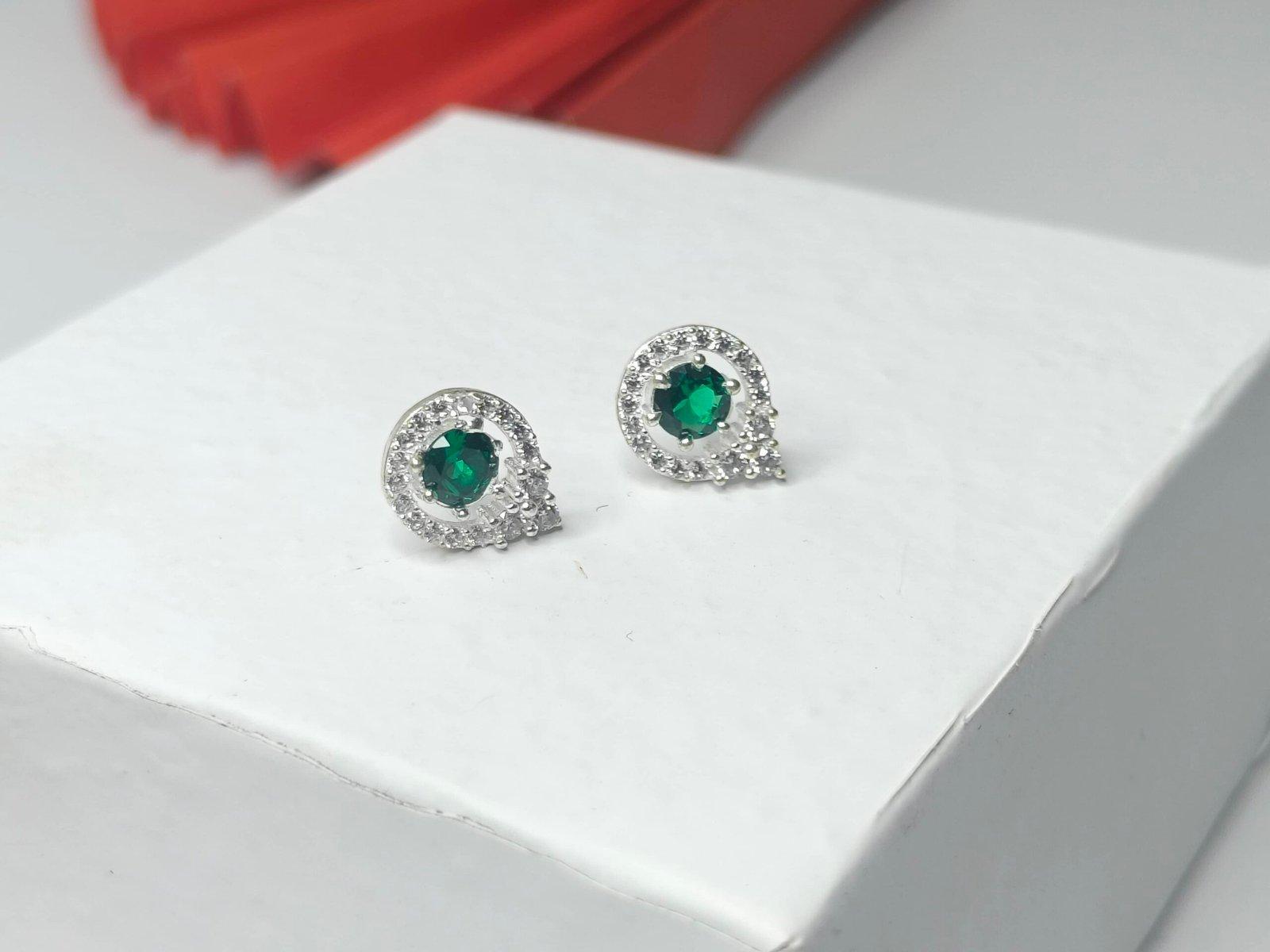 Stone Stud / Ear Top Maple