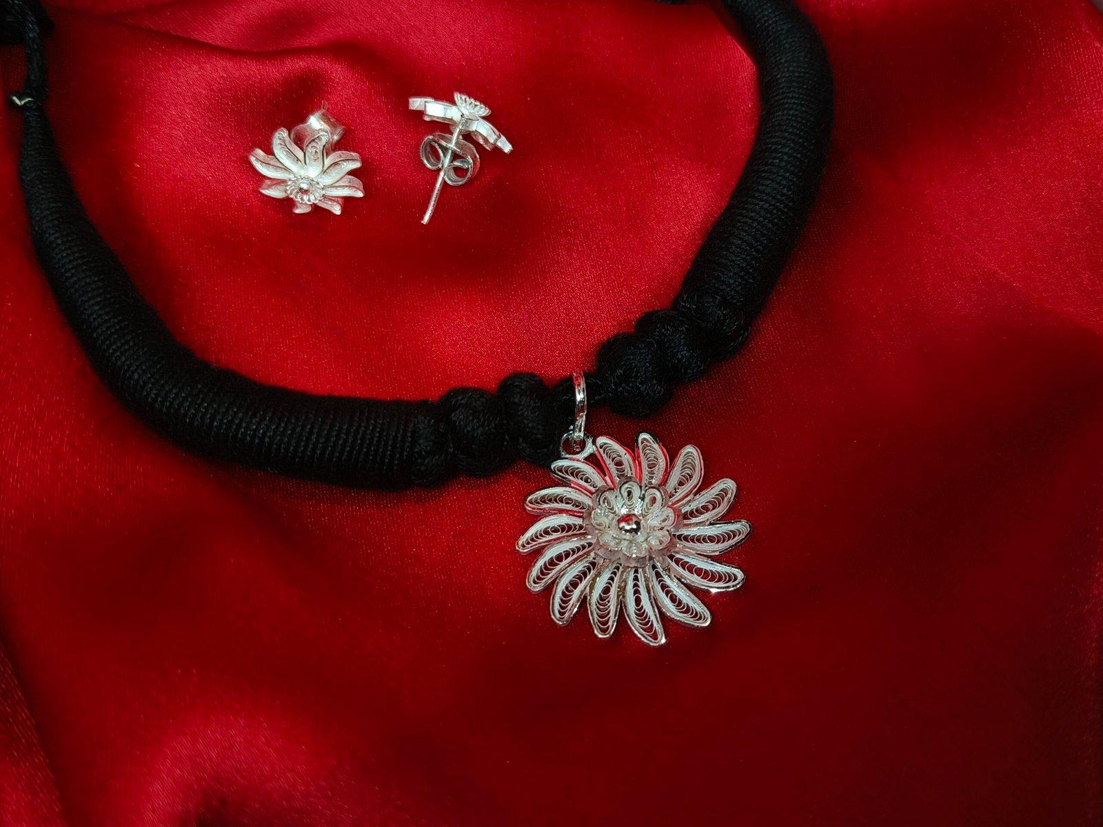 Ubika Filigree Pendant Earring set