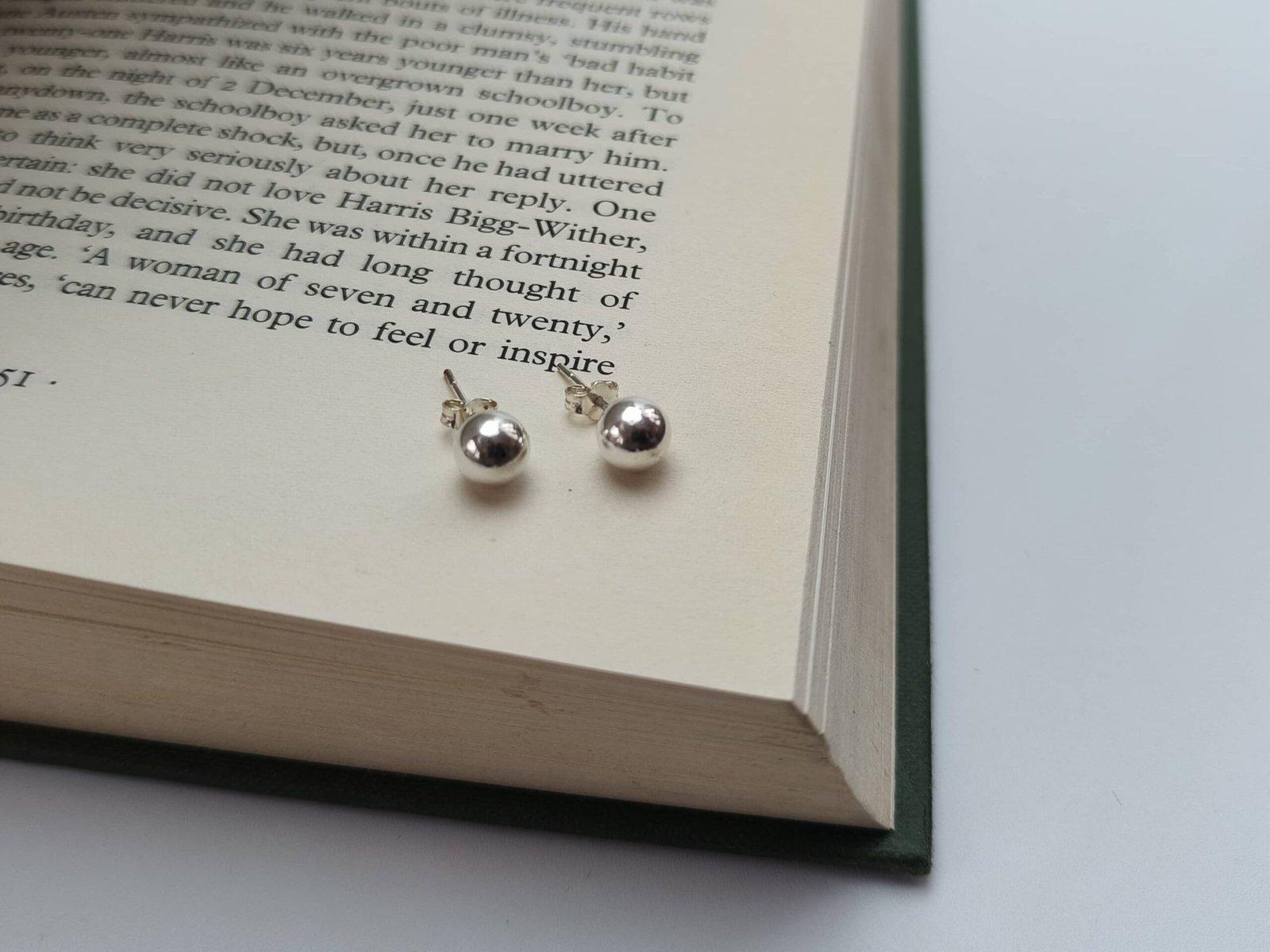 Unisex Hollow Sperkling Plain Ball Stud Earrings view 4