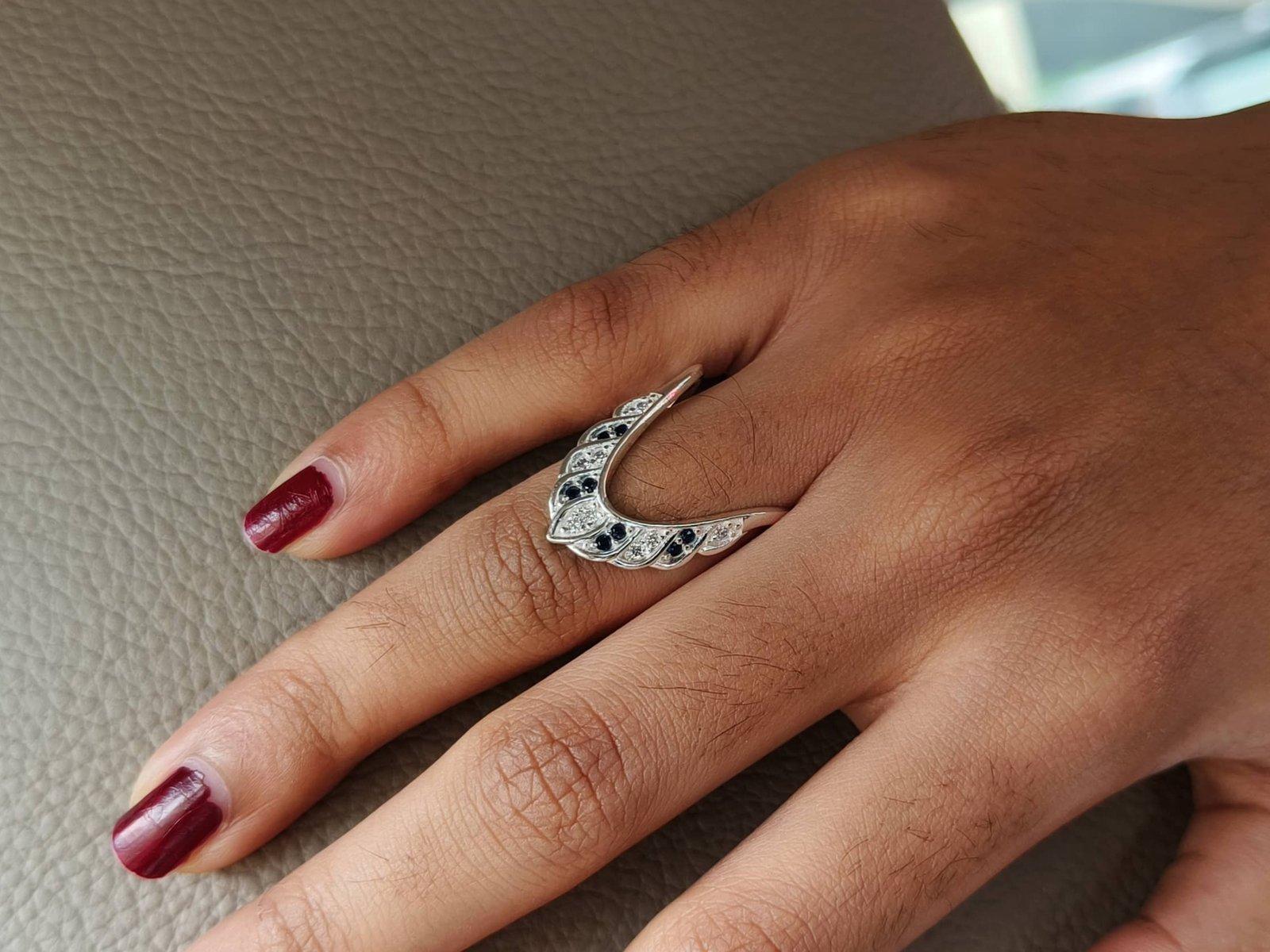 V Shape Daisy Finger Ring