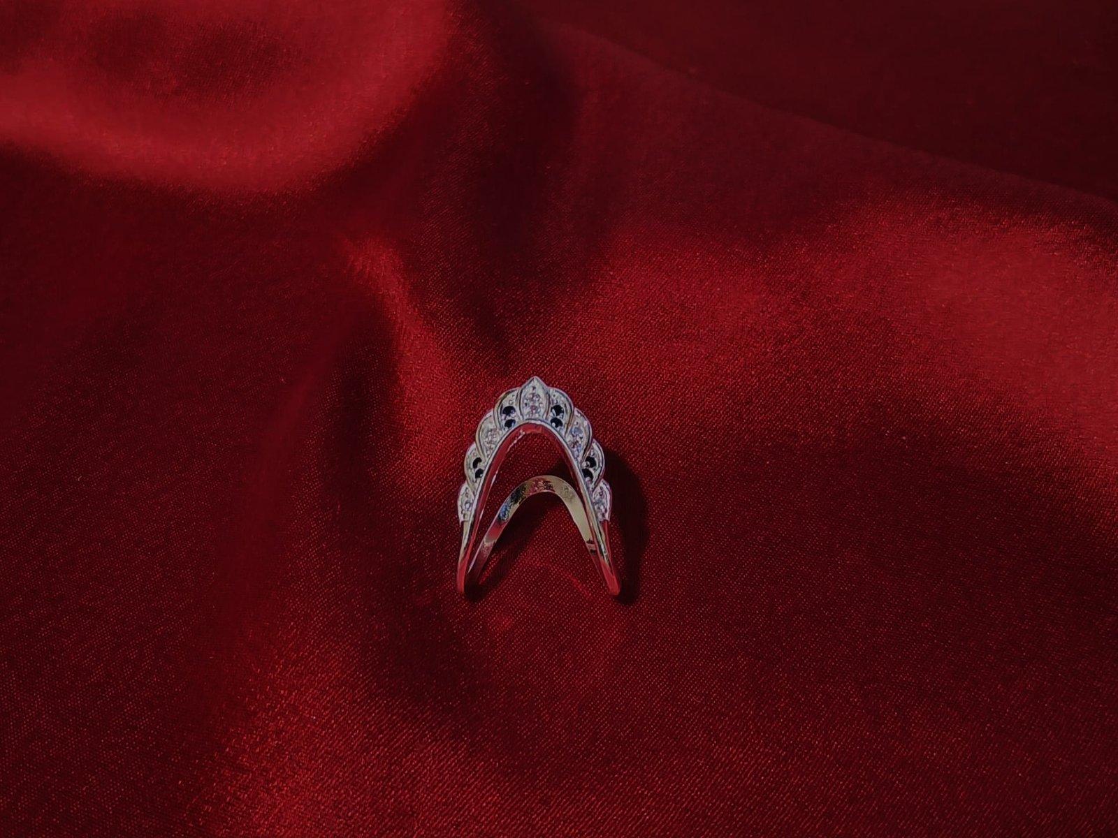 V Shape Daisy Finger Ring view 2