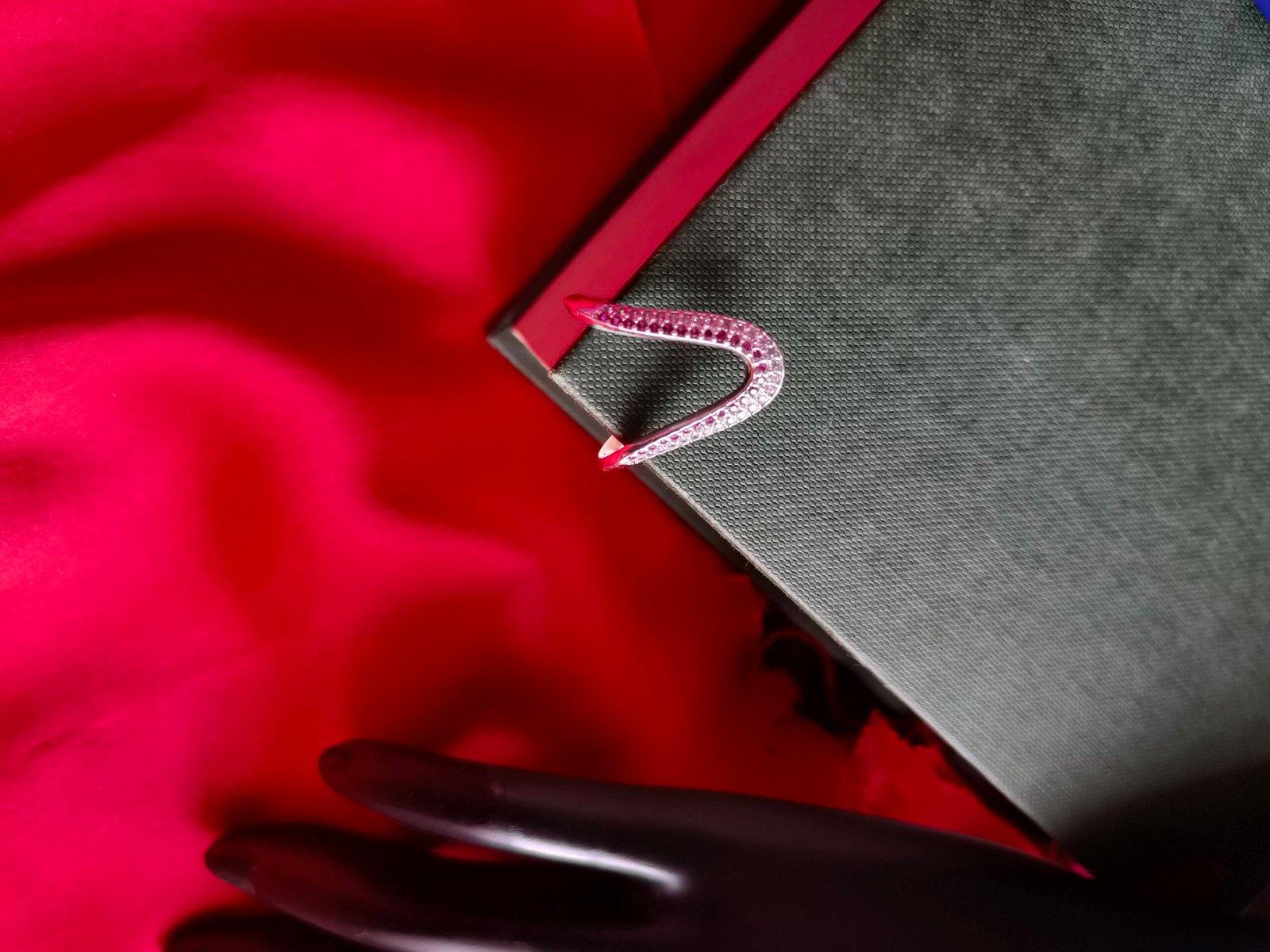 V Shape Rosie Finger Ring view 3