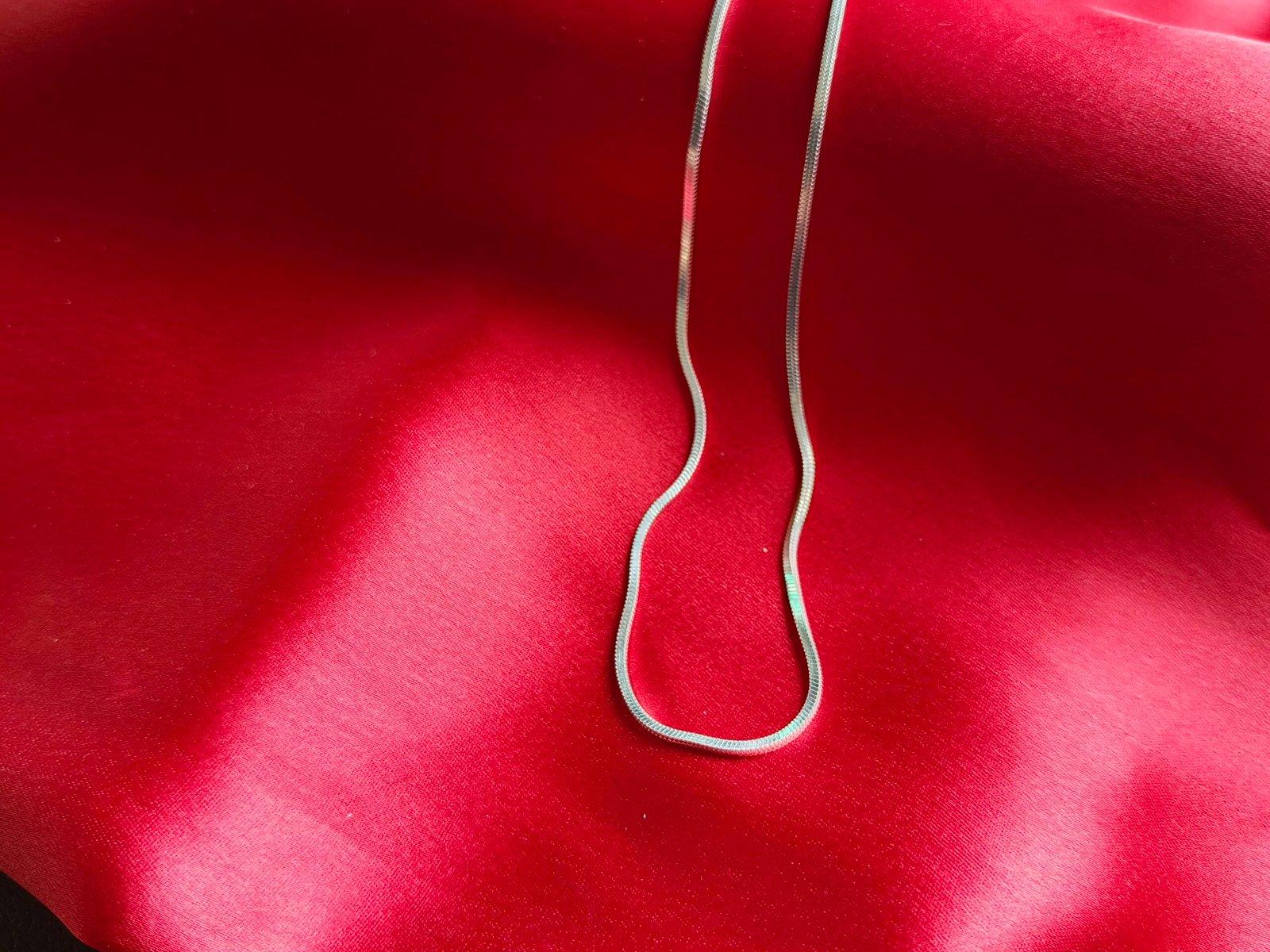 Gahenaz Silver Herringbone Chain view 2