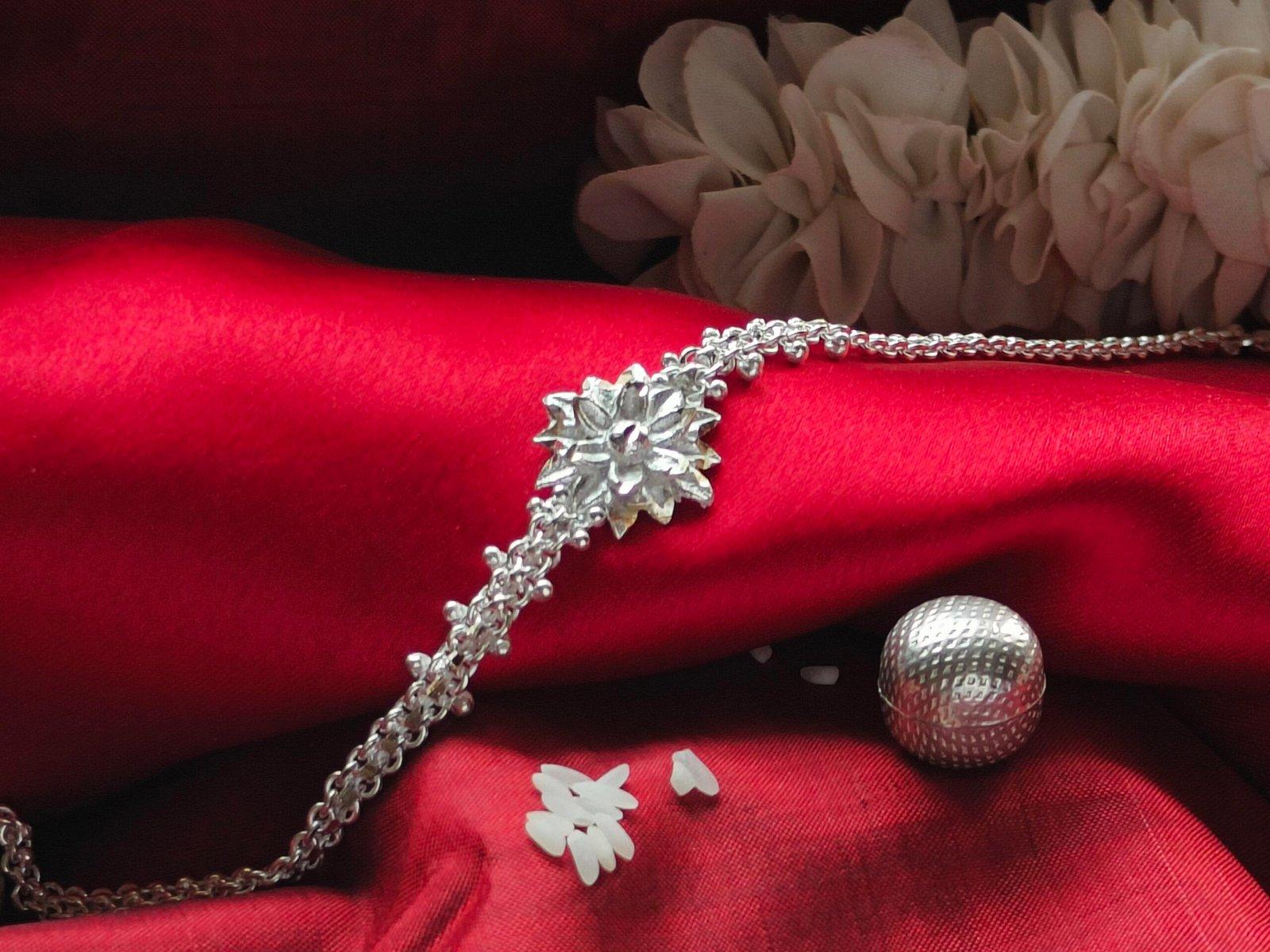 Gahenaz Silver Rakhi Lilac