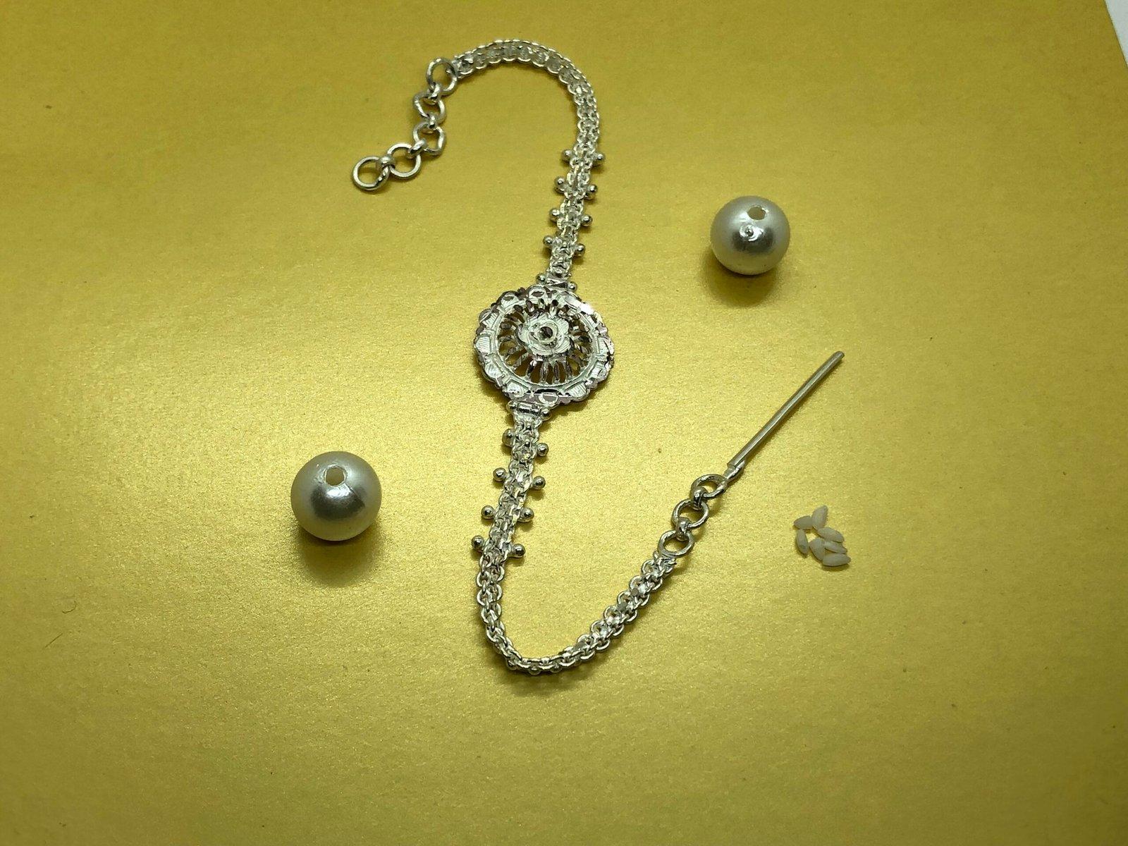 Rakhi Mrinal/ Bracelet